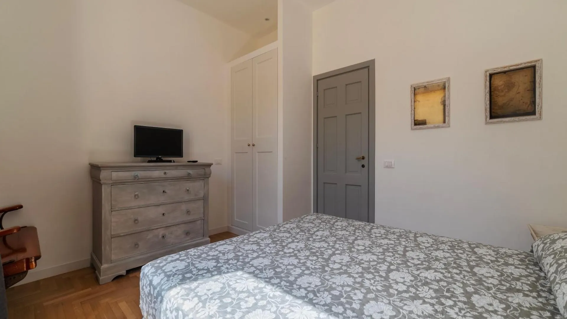 Castel Sant'Angelo Elegant Chic Apartment Rome