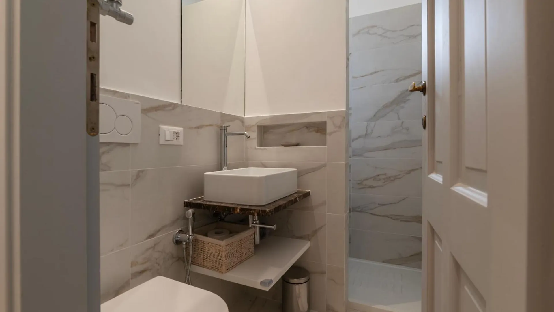Castel Sant'Angelo Elegant Chic Apartment Rome