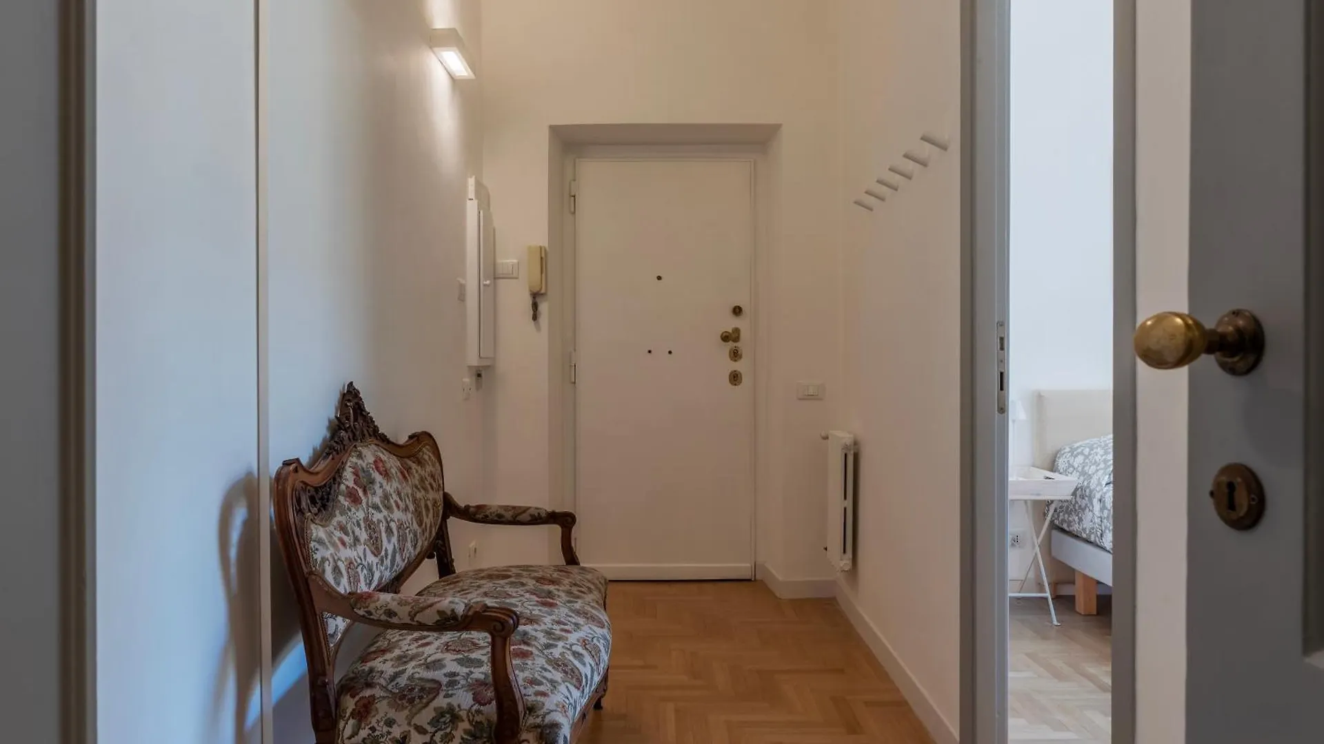 Castel Sant'Angelo Elegant Chic Apartment Rome Italy