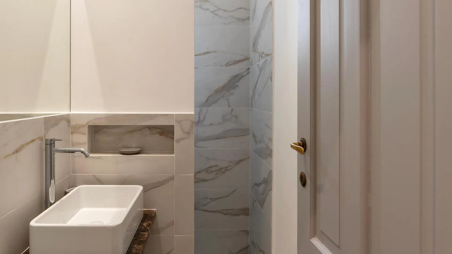Castel Sant'Angelo Elegant Chic Apartment Rome